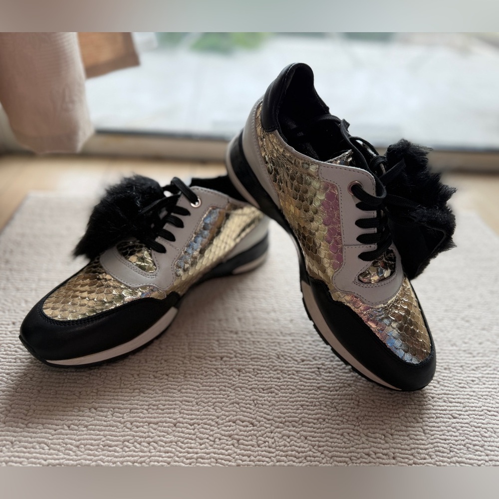 NEW-GEOX Designed by Patrick Cox. Women Metallic Sneakers Gold/Black. Size 39